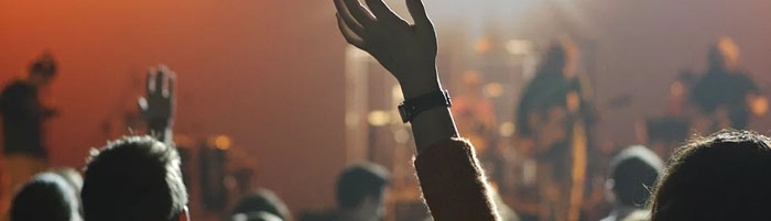 Pourquoi faut-il enlever son bracelet de festival ?