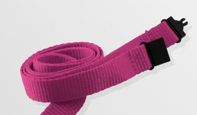 Tour de cou avec attache sécurité : quels sont les avantages ?